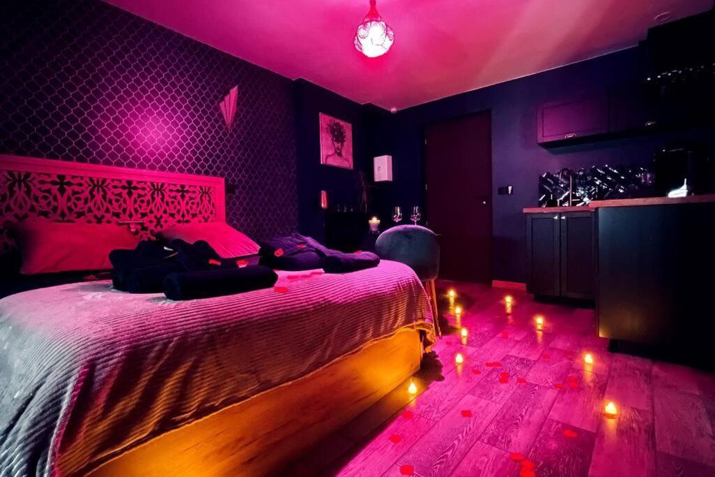 Love Room L' Orientale / Jacuzzi / Sauna Chateau-Landon Extérieur photo