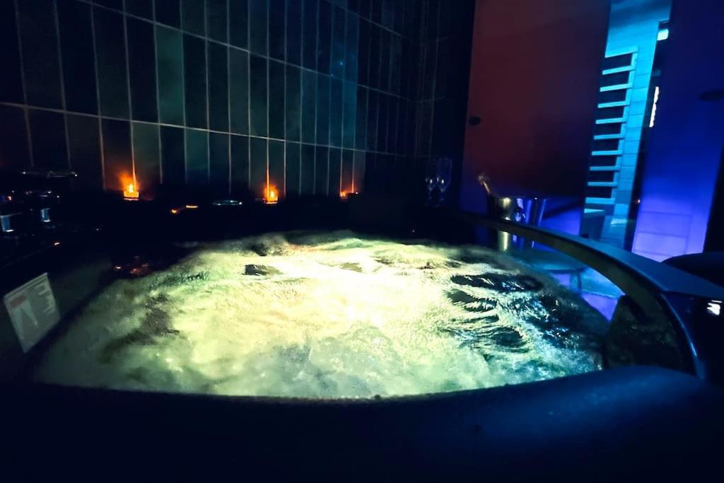 Love Room L' Orientale / Jacuzzi / Sauna Chateau-Landon Extérieur photo